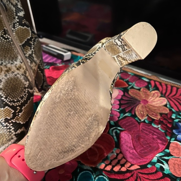 Pretty Little Thing - Picture 2 of 2